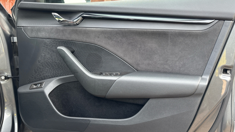 Skoda Octavia 2.0 TSI vRS 5dr DSG Petrol Hatchback